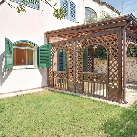 Apartment Amazing In W/ Outdoor Swimming Pool And 2 Bedrooms