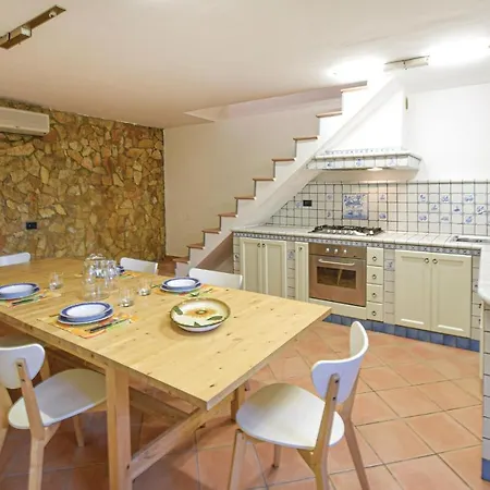 Apartment Amazing In W/ Outdoor Swimming Pool And 2 Bedrooms Crotone
