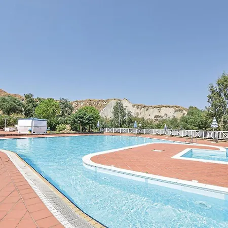 Amazing In W/ Outdoor Swimming Pool And 2 Bedrooms *