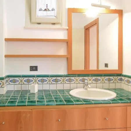 Apartment Amazing In W/ Outdoor Swimming Pool And 2 Bedrooms *