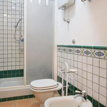 Amazing In W/ Outdoor Swimming Pool And 2 Bedrooms *