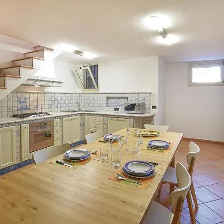 Amazing In W/ Outdoor Swimming Pool And 2 Bedrooms Crotone